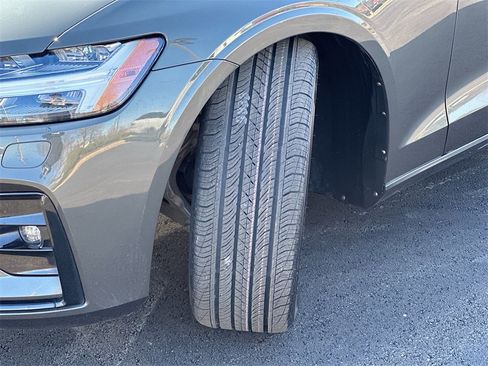 Used 2022 Volvo S60 B5 Momentum w/ Premium Package image 24