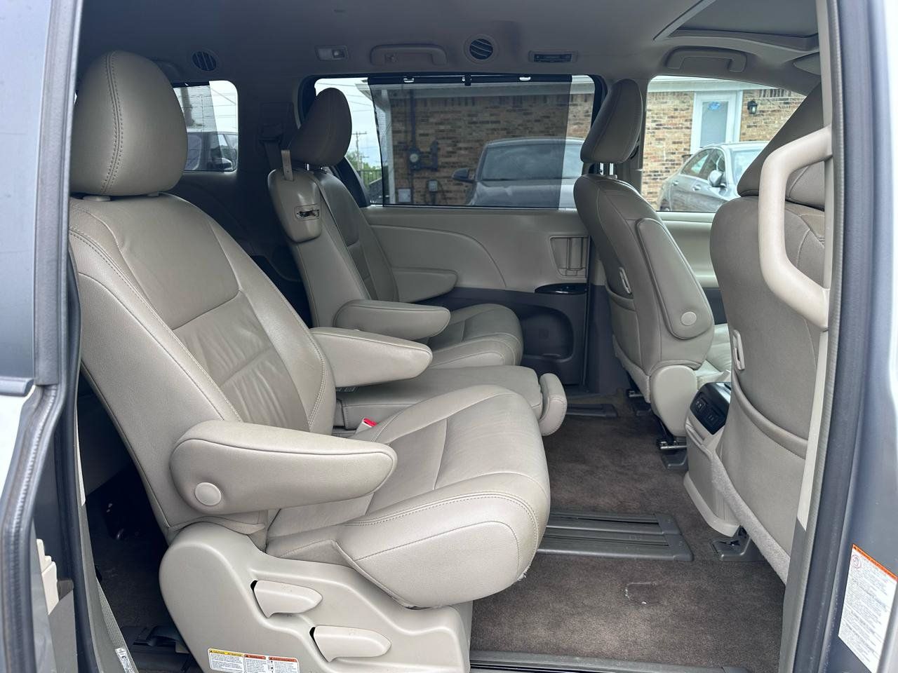 Used 2018 Toyota Sienna XLE FWD image 32