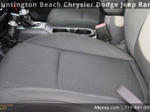 Used 2022 Jeep Wrangler Unlimited Sport image 31