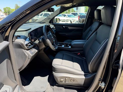 Used 2025 Buick Enclave Preferred FWD image 4