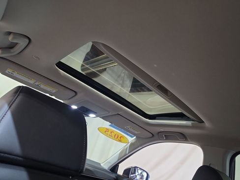 Used 2025 Honda CR-V EX-L image 16