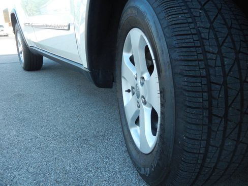 Used 2011 Jeep Grand Cherokee Laredo AWD/4WD image 21