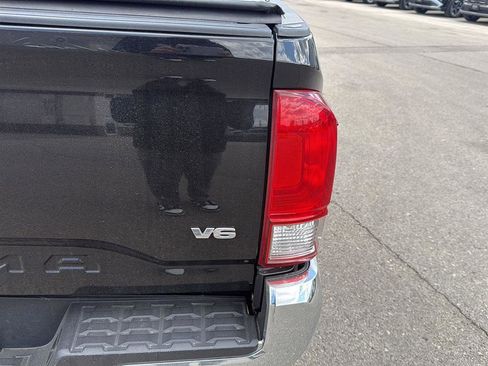 Used 2017 Toyota Tacoma TRD Off-Road w/ Tow Package (A/T) image 18