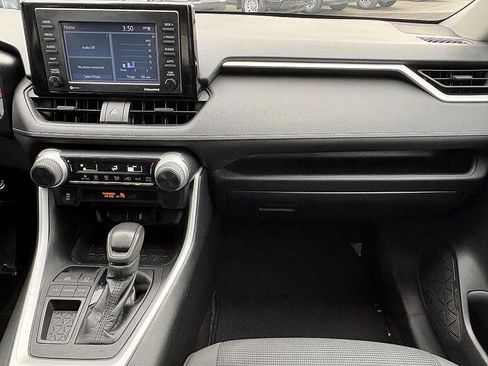 Used 2021 Toyota RAV4 LE image 13