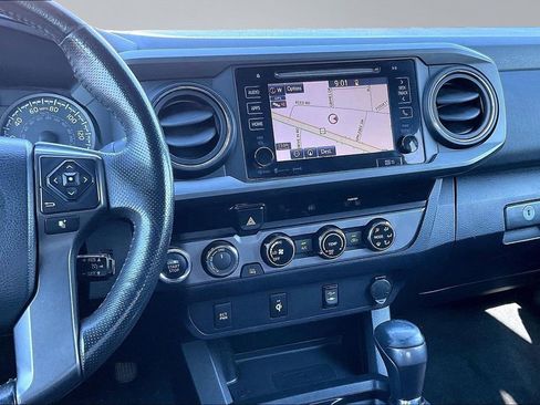 Used 2017 Toyota Tacoma TRD Off-Road w/ Tow Package (A/T) AWD/4WD image 6