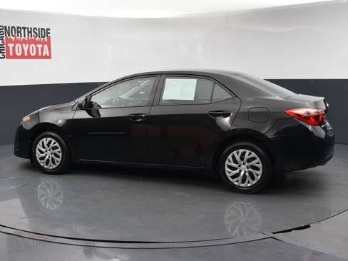 Used 2018 Toyota Corolla LE FWD image 2