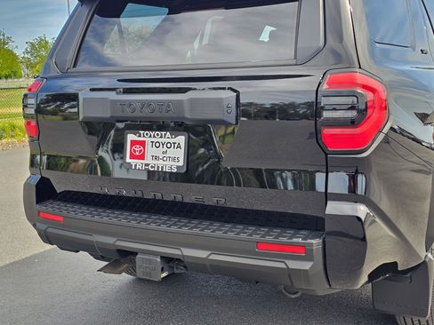 Used 2025 Toyota 4Runner SR5 AWD/4WD image 13