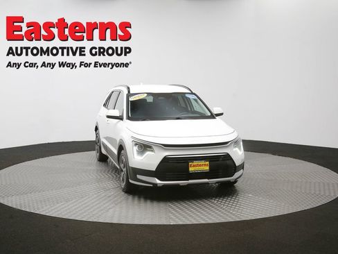 Used 2023 Kia Niro EX image 46