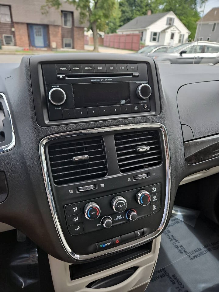 Used 2017 Dodge Grand Caravan SE w/ Power Window Group FWD image 18