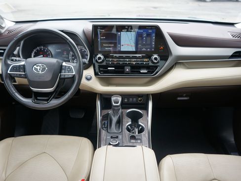 Used 2022 Toyota Highlander Limited image 23