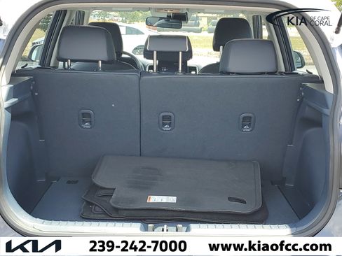 Used 2023 Hyundai Venue Limited w/ Cargo Package image 9