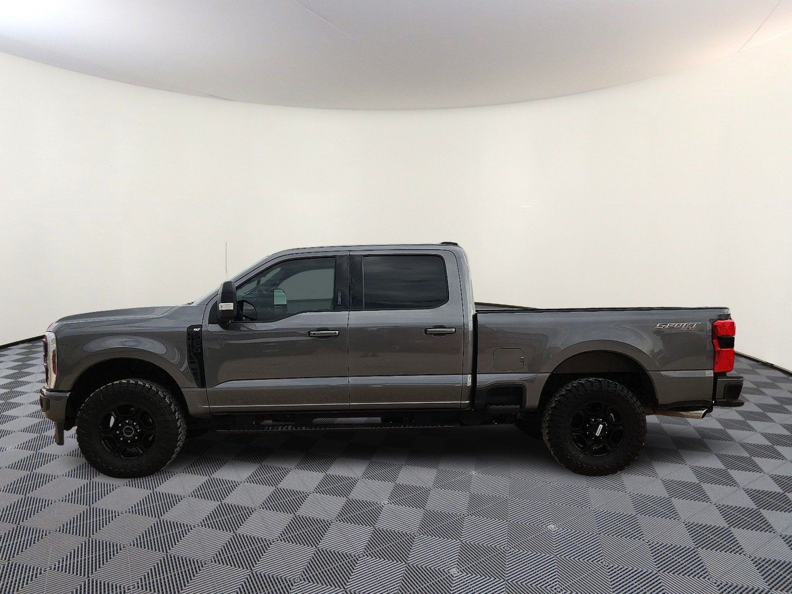Used 2024 Ford F250 XLT w/ XLT Premium Package AWD/4WD image 2