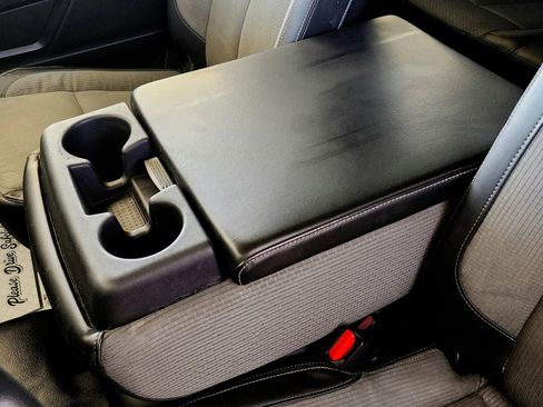 Used 2017 Nissan Titan S image 31