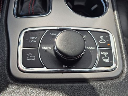 Used 2017 Jeep Grand Cherokee Trailhawk w/ Trailhawk Luxury Group AWD/4WD image 24