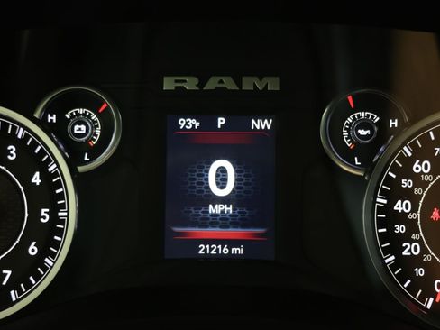 Used 2024 RAM 2500 Big Horn w/ Sport Appearance Package AWD/4WD image 11
