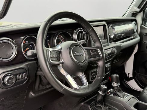 Used 2021 Jeep Wrangler Unlimited Sahara AWD/4WD image 18