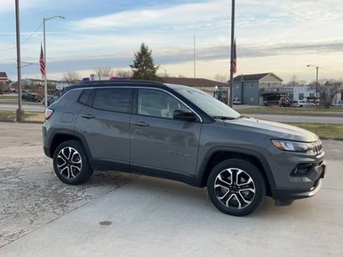 Used 2022 Jeep Compass Limited w/ Sun and Sound Group image 2