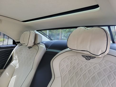Used 2021 Bentley Flying Spur V8 AWD/4WD image 24