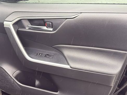 Certified 2020 Toyota RAV4 XLE Premium image 34