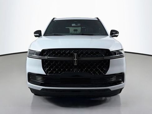 Used 2026 Lincoln Navigator Reserve w/ Jet Appearance Package AWD/4WD image 2