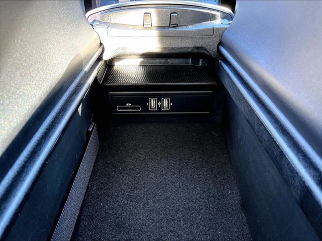 Used 2017 Mercedes-Benz C 300 Sedan image 25