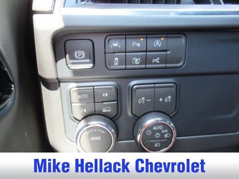 Used 2026 Chevrolet Tahoe Premier AWD/4WD image 22