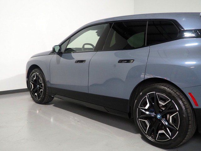 Used 2024 BMW iX xDrive50 w/ Sport Package AWD/4WD image 67