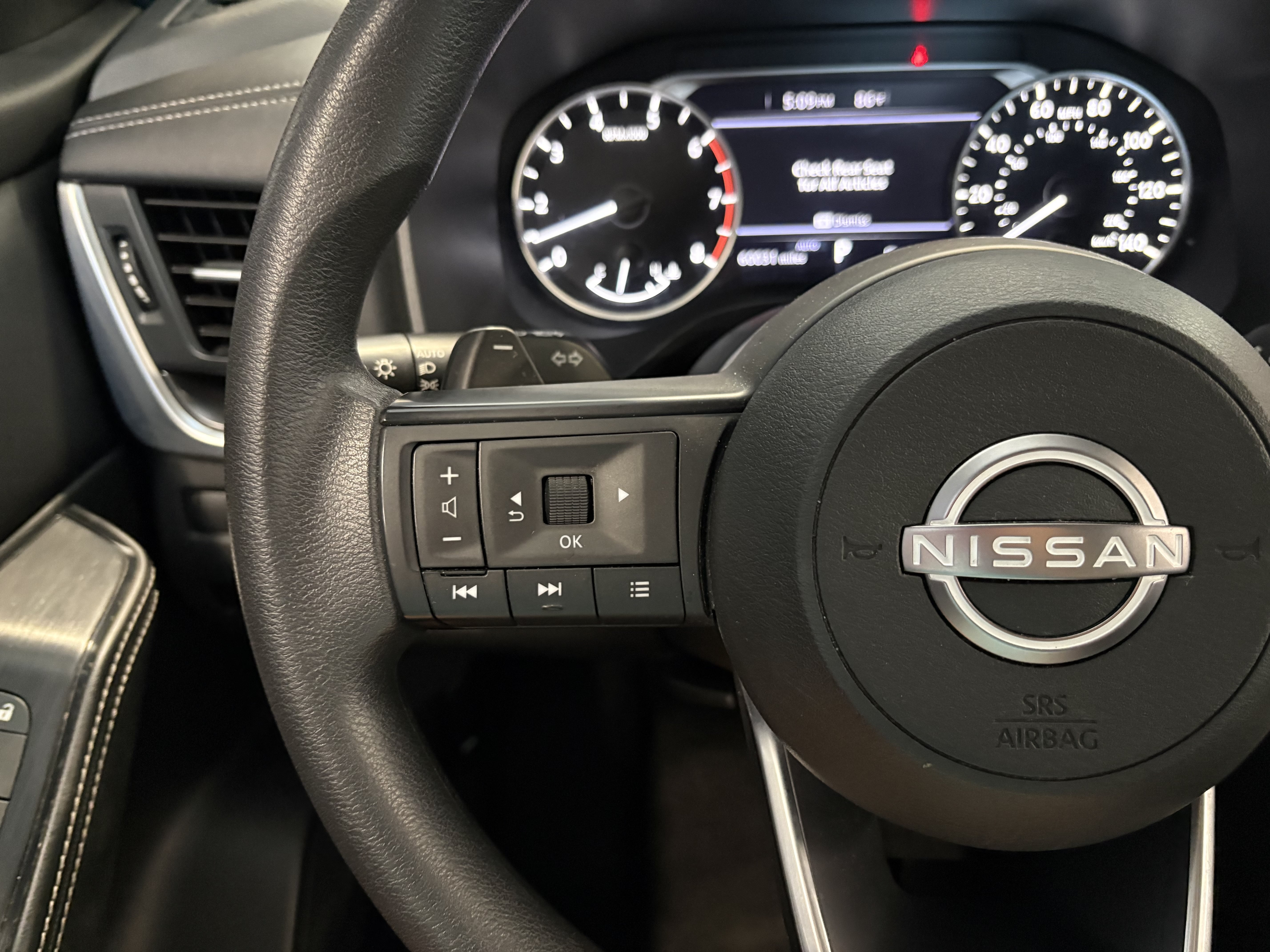 Used 2024 Nissan Rogue SV AWD/4WD image 23