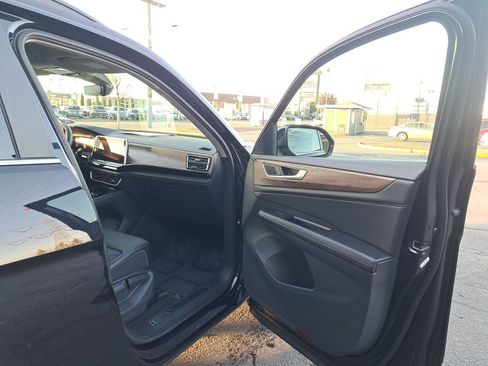 Used 2024 Volkswagen Atlas SE image 27