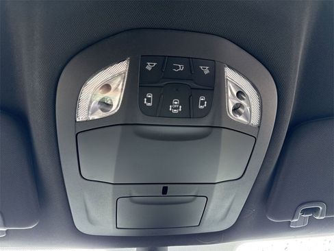 New 2026 Chrysler Pacifica Select image 16