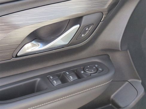 Used 2024 GMC Terrain SLE image 23