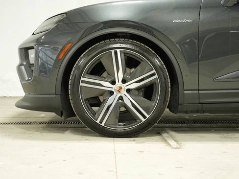 Used 2025 Porsche Macan Electric image 38