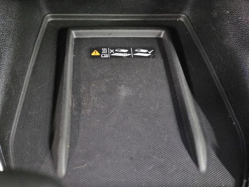 Used 2022 Chevrolet Traverse LT FWD image 21