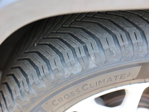 Used 2015 Jeep Cherokee Latitude w/ Cold Weather Group AWD/4WD image 14