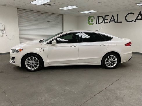 Used 2019 Ford Fusion Energi Titanium image 2