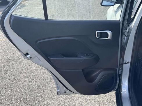 Used 2022 Hyundai Venue SEL w/ Cargo Package image 7