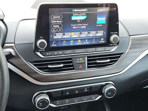 Used 2025 Nissan Altima 2.5 SV FWD image 19