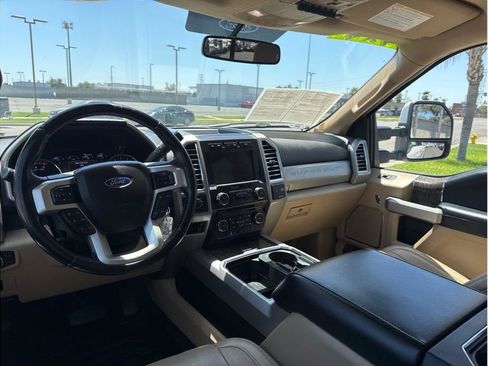 Used 2017 Ford F250 Lariat w/ Lariat Value Package AWD/4WD image 12