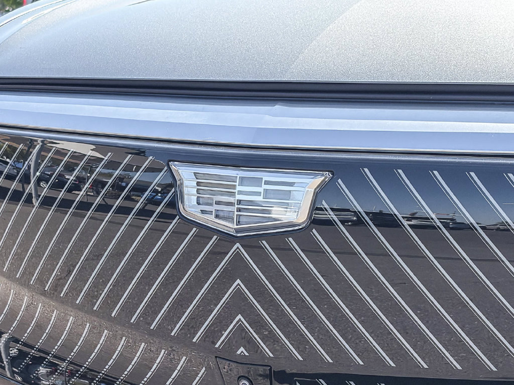 Used 2025 Cadillac Lyriq Luxury AWD/4WD image 8
