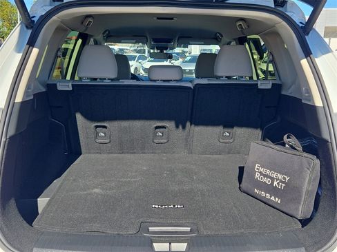 Used 2025 Nissan Rogue SV image 12