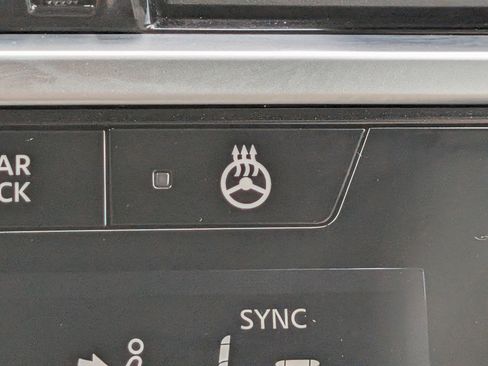 Used 2025 Nissan Pathfinder SL FWD image 34