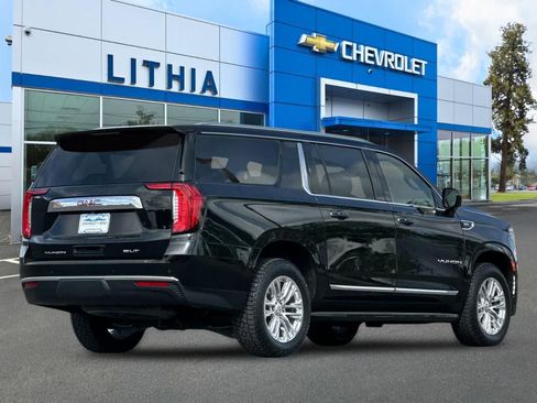 Used 2023 GMC Yukon XL SLT AWD/4WD image 2