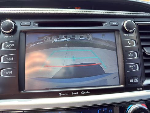 Used 2017 Toyota Highlander XLE FWD image 17