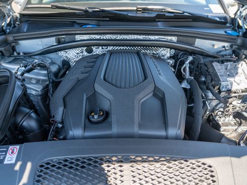 Certified 2026 Porsche Macan AWD/4WD image 28
