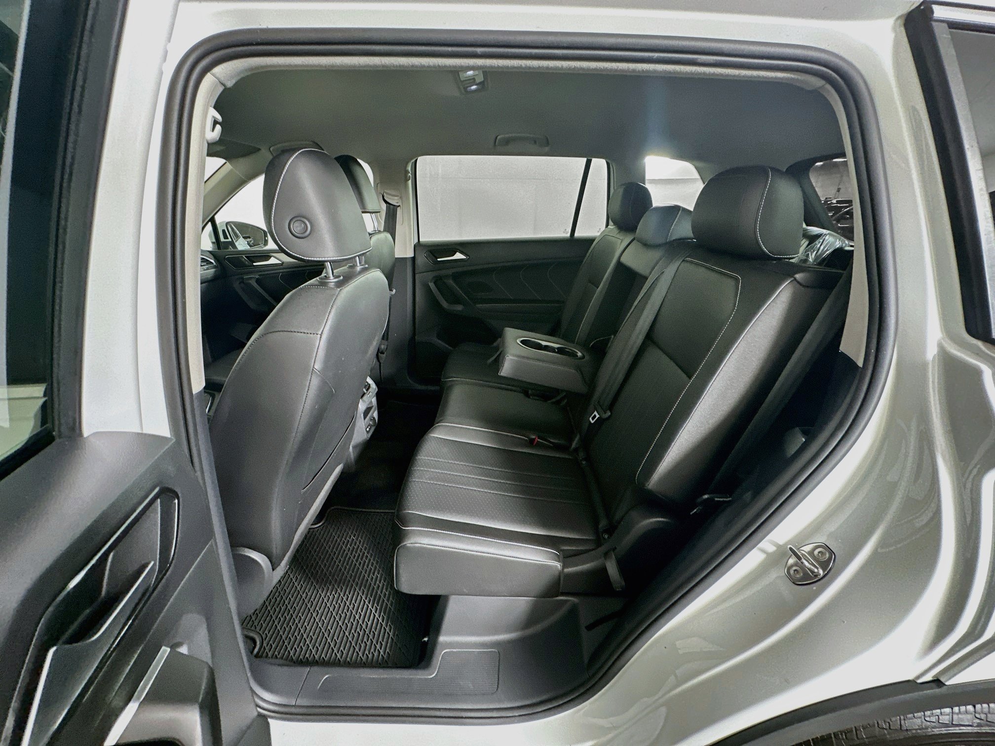 Used 2023 Volkswagen Tiguan SE FWD image 26