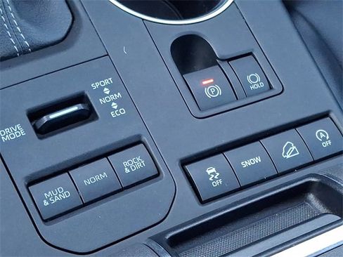 Certified 2022 Toyota Highlander XLE image 28