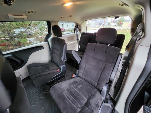 Used 2017 Dodge Grand Caravan SE image 17