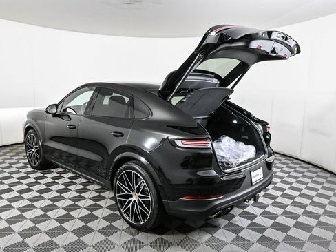 Certified 2025 Porsche Cayenne Coupe image 36
