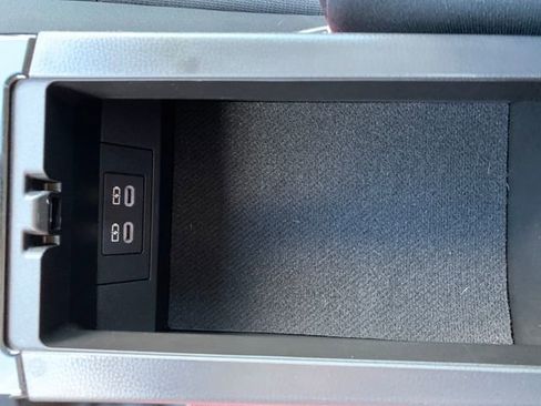 Used 2025 Toyota Prius LE AWD/4WD image 25
