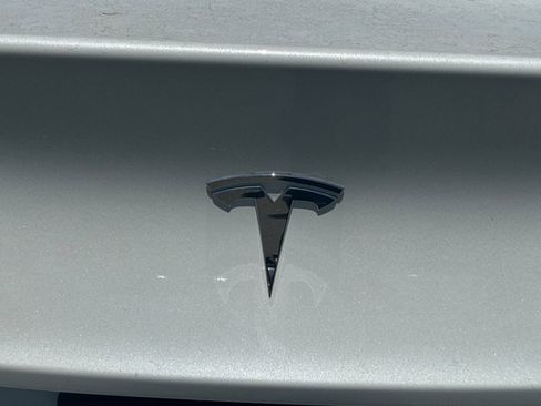 Used 2025 Tesla Model Y Long Range RWD image 7